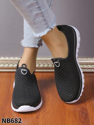 NB682 BLACK